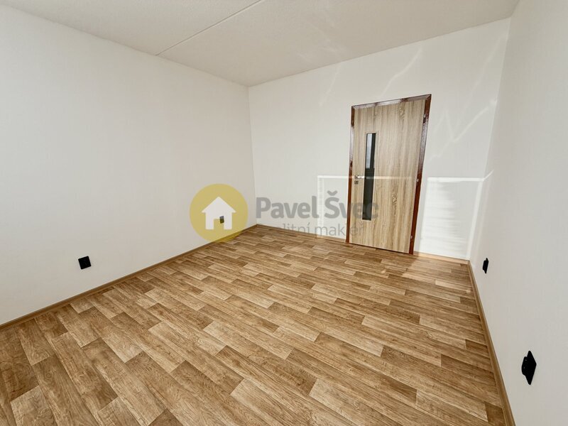 Pronájem 2+kk, 41 m2, balkon/sklep, sídliště Mír, Strakonice