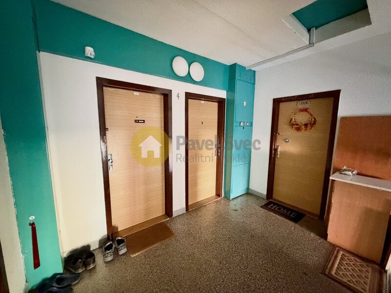 Pronájem 2+kk, 41 m2, balkon/sklep, sídliště Mír, Strakonice