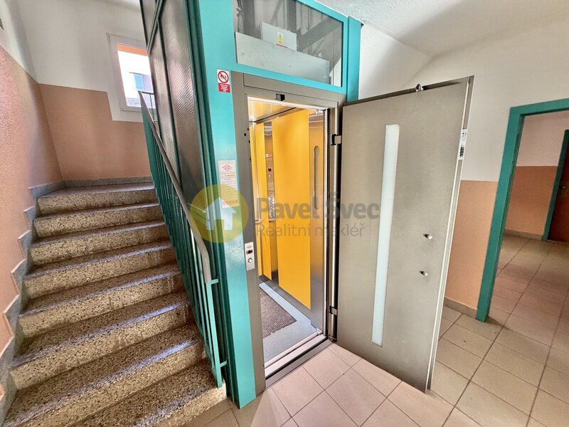Pronájem 2+kk, 41 m2, balkon/sklep, sídliště Mír, Strakonice