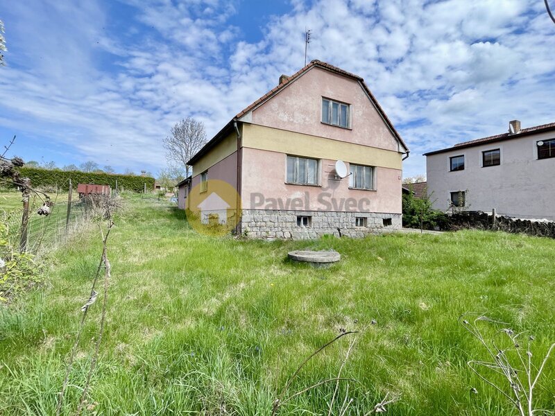 Prodej rodinného domu na pozemku 890 m2 v obci Radomyšl, okr. Strakonice