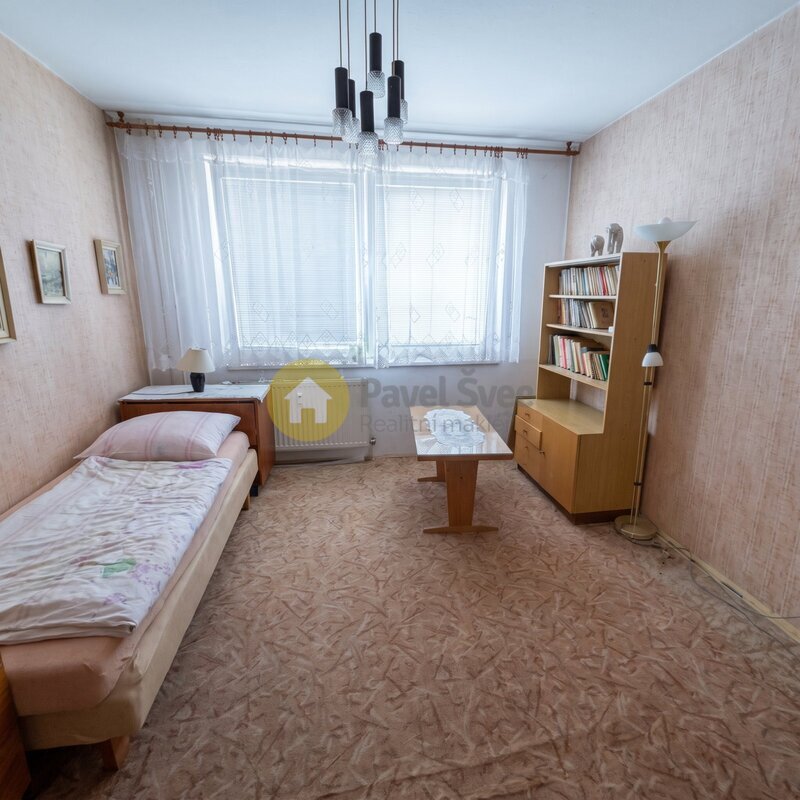 Prodej bytu 2+kk, 44 m2, lodžie/sklep, sídliště Mír, Strakonice