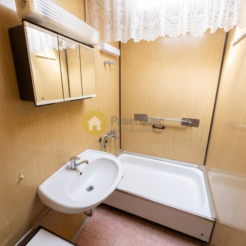 Prodej bytu 2+kk, 44 m2, lodžie/sklep, sídliště Mír, Strakonice