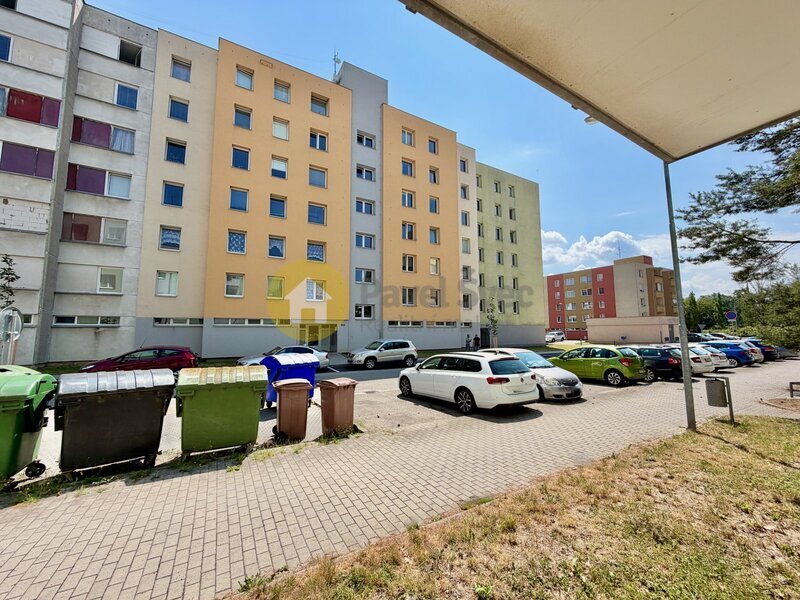 Prodej bytu 2+kk, 44 m2, lodžie/sklep, sídliště Mír, Strakonice