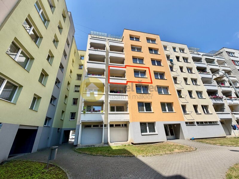 Prodej bytu 2+kk, 44 m2, lodžie/sklep, sídliště Mír, Strakonice