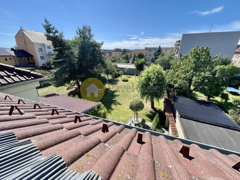 Prostorný dům se třemi byty, zahradou a moderní FVE - Strakonice, širší centrum.