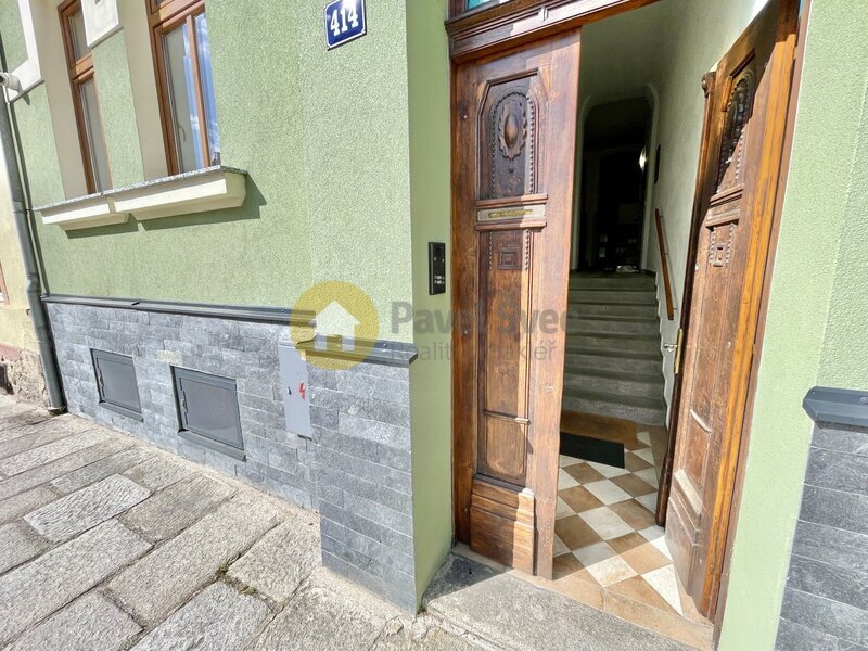 Prostorný dům se třemi byty, zahradou a moderní FVE - Strakonice, širší centrum.