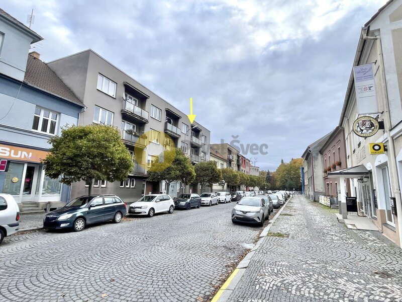 Pronájem bytu 2+1, 62 m2, lodžie, sklep, ul. Bezděkovská, Strakonice