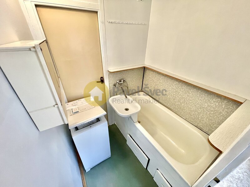 Pronájem bytu 2+1, 62 m2, lodžie, sklep, ul. Bezděkovská, Strakonice