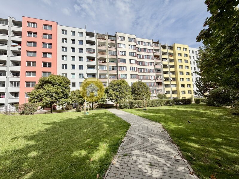 Pronájem bytu 1+1 s lodžií a sklepem v Písku, Na Pěníku.
