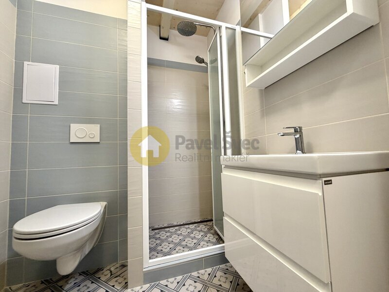 Pronájem mezonetového bytu 1+kk, 32 m2, centrum města Strakonic