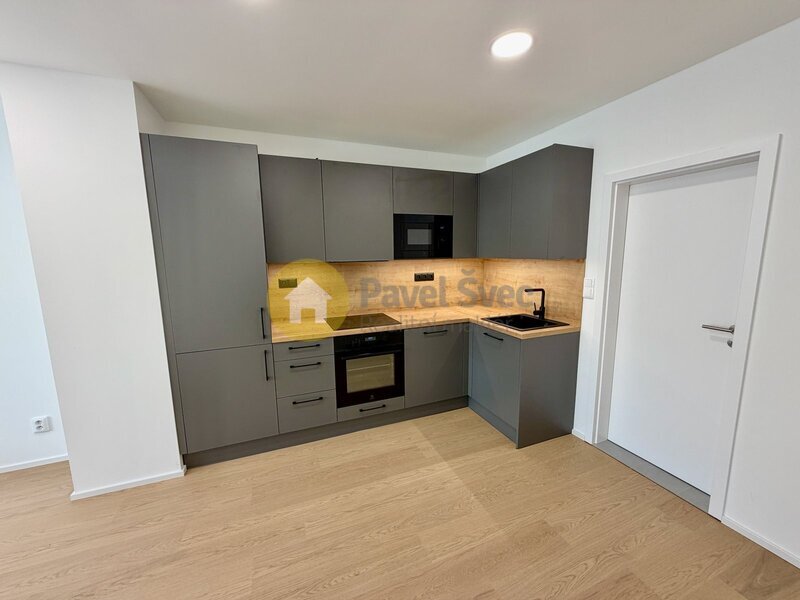 Pronájem nové podkrovní garsonky 53 m2, Strakonice