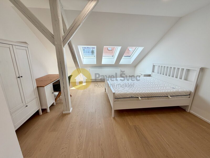 Pronájem nové podkrovní garsonky 53 m2, Strakonice