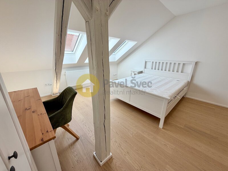 Pronájem nové podkrovní garsonky 53 m2, Strakonice
