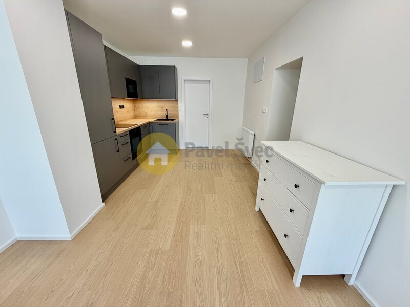 Pronájem nové podkrovní garsonky 53 m2, Strakonice