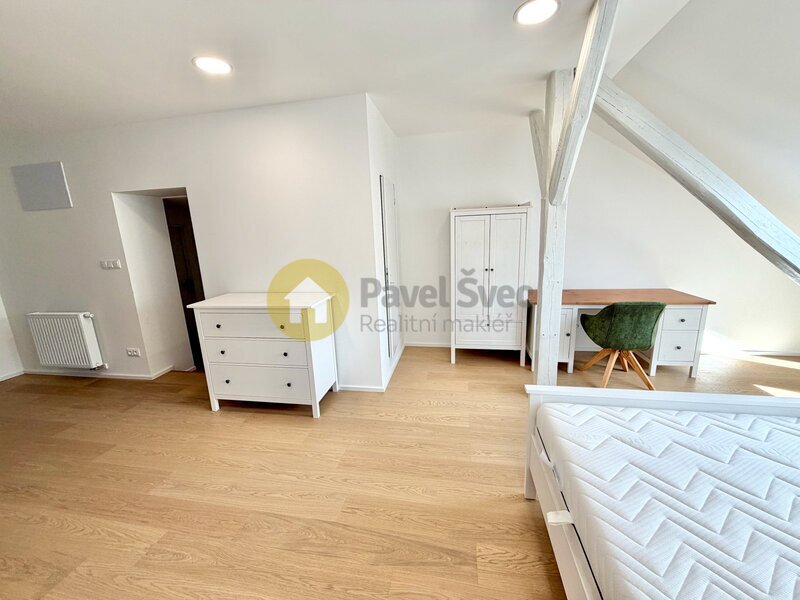 Pronájem nové podkrovní garsonky 53 m2, Strakonice