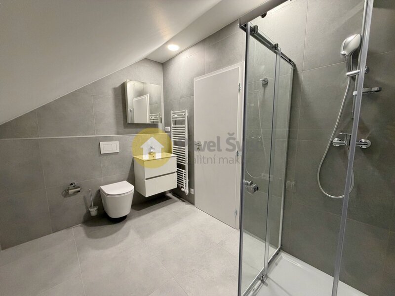 Pronájem nové podkrovní garsonky 53 m2, Strakonice