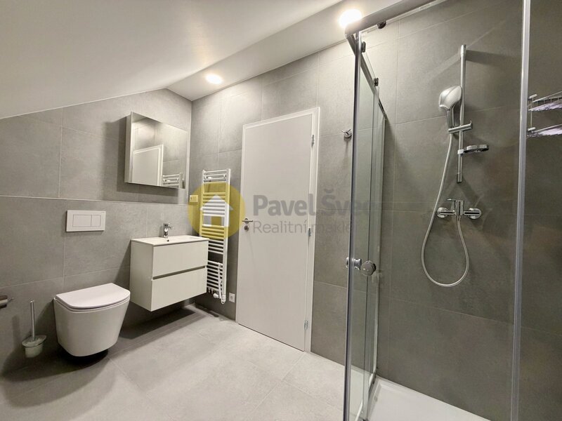 Pronájem nové podkrovní garsonky 53 m2, Strakonice
