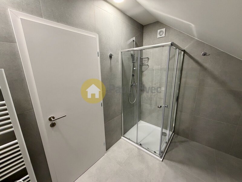 Pronájem nové podkrovní garsonky 53 m2, Strakonice