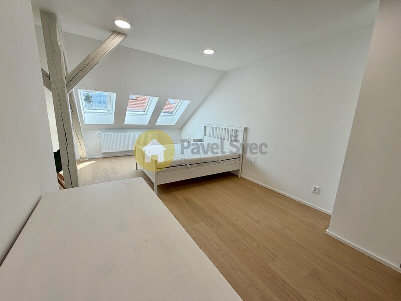 Pronájem nové podkrovní garsonky 53 m2, Strakonice